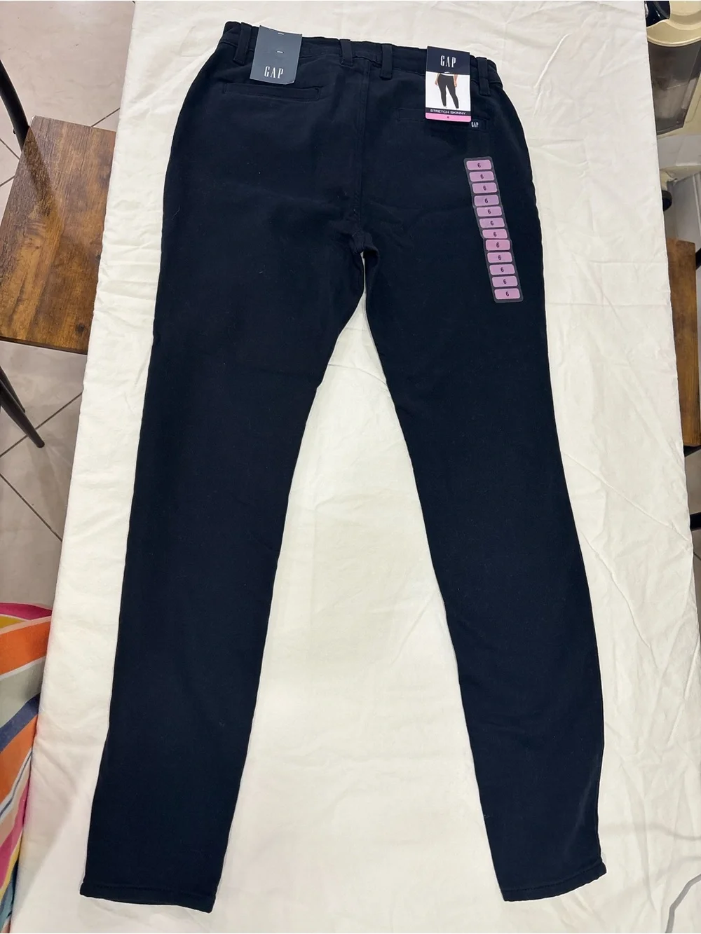 Gap women's stretch skinny pants in a dark navy blue